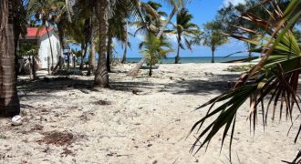 Terreno frente al mar en venta en Mahahual – 1,555 m²